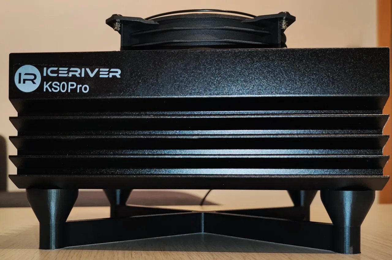 a black amplifier sitting on top of a wooden table
